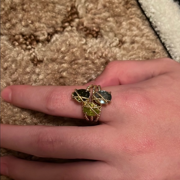 Elegant Gold and Green Leaf Ring - Picture 1 of 2